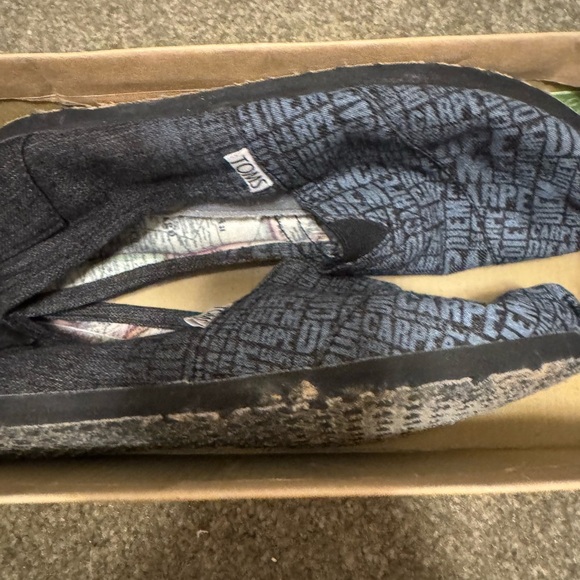 TOMS Women’s Black Slip-On Shoes Carpe Diem Sz 5.5 - Picture 6 of 6